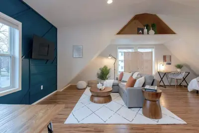 Image de U-District Loft near Gu w\/ Self Check-in & Wifi!