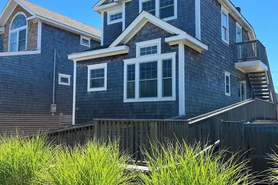Image de Luxury Home with Hot Tub in Ocean Beach, Fire Island
