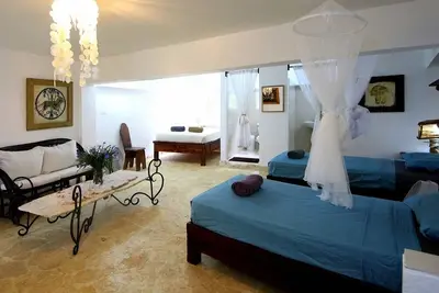 Image de Large room for 4 adults, free breakfast, short walk from sandy beach