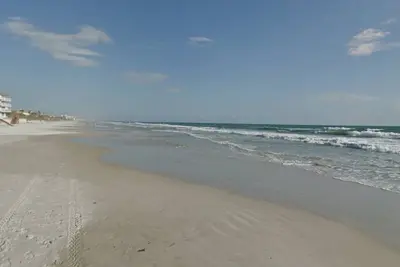 Image de Salty Hippo Condo on New Smyrna Beach sleeps 6