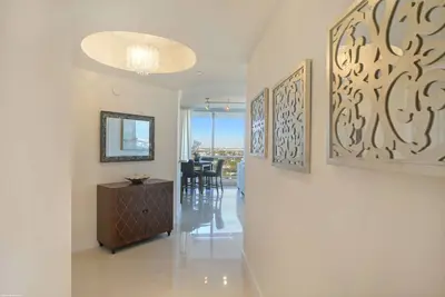 Image de Luxury Condo in the Ritz Carlton Residences on a private beach
