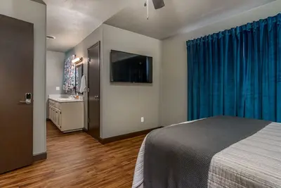 Image de Charming Townhome - Suite 2 - Travel Nurse Ready