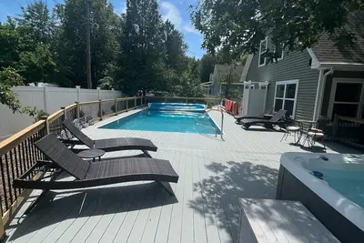 Image de Spacious 5 bedroom home with private pool, hot tub & 10 minute walk to the beach