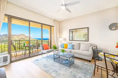 Image de Ocean View Oasis with Free Parking: A Waikiki Gem!