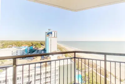 Image de 12th-floor ocean-view condo with Ac, pool & hot tub - snowbird-friendly