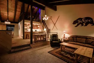 Image de 🐻 Cozy Bear's Lair Tahoe Chalet Near Heavenly 🏂