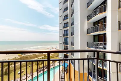 Image de 5th-floor oceanfront studio with WiFi, Ac, pool & hot tub - snowbirds welcome