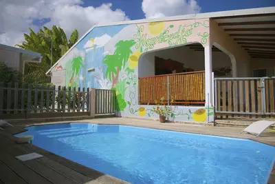 Image de Océane-Studio-Classique-Salle de bain et douche-Vue sur Piscine