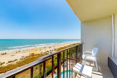 Image de Carolinian Beach Resort 6th-floor oceanfront studio with pool, hot tub, & Ac
