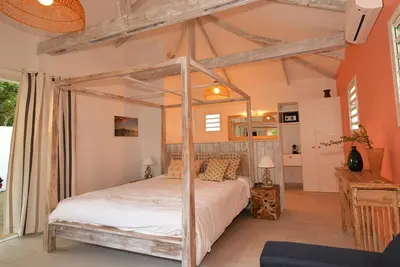 Image de Bungalow baie rose vue sur piscine