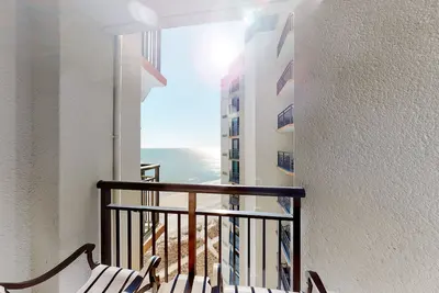 Image de 16th-floor ocean-view studio with pool, hot tub, WiFi & Ac - dog-friendly