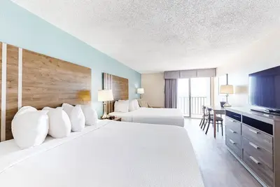 Image de Carolinian Beach Resort 6th-floor oceanfront studio with pool, hot tub, & Ac