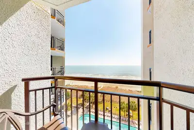 Image de 8th-floor ocean-view studio with Ac, WiFi, pools & hot tubs - dog-friendly