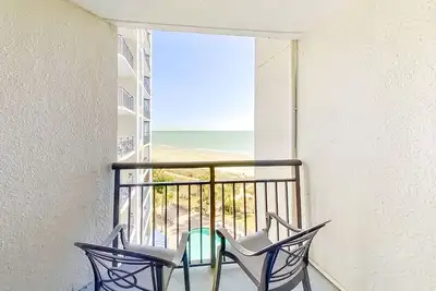 Image de 6th-floor ocean-view studio with pool, hot tub, WiFi & Ac - dog-friendly