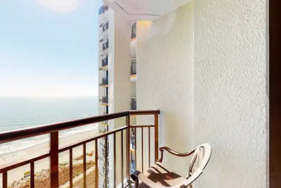 Image de 14th-floor ocean-view studio with WiFi, Ac, pool & hot tub - dog-friendly
