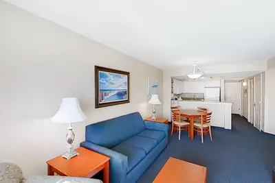 Image de 8th-floor oceanfront condo with pool, hot tub, Ac, & W/D