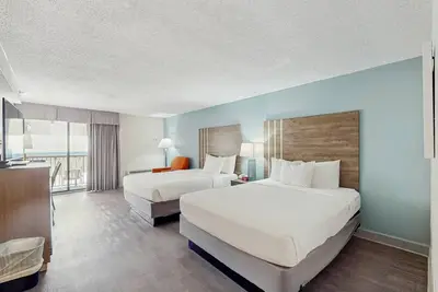 8th-floor studio with Ac, breakfast, pool, lazy river, & hot tub