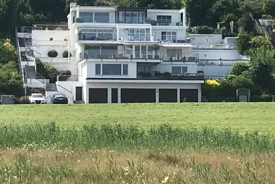 Image de Elegantly furnished lake property near Zürich