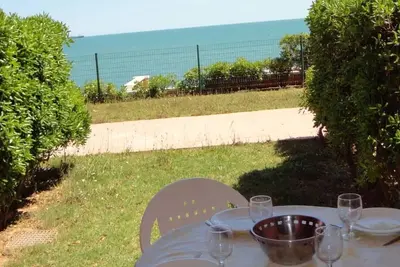 Rez-de-jardin à Sète: 2 pièces, piscine, parking, terrasse