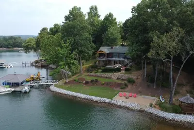 Image de Spacious Log Cabin on Point Lot, Private Beach, Boat and Pwc Rental Available