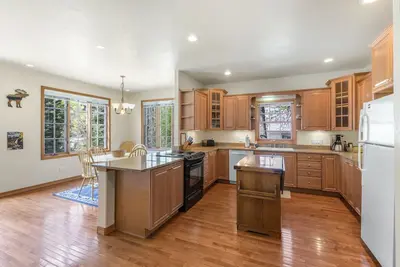Image de Riverfront Townhome - Great Location & Views - Walk to Ouray - Spacious Deck