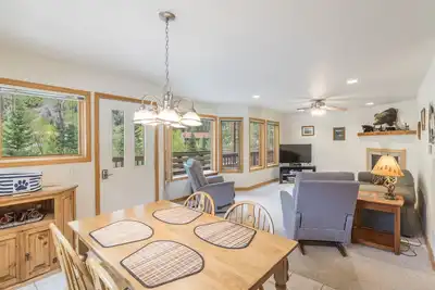 Image de Mountain Views-Across from River Walk Trail-Pet-friendly