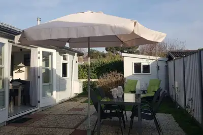 Charming vacation bungalow for up to 6 people in a quiet location close to the beach