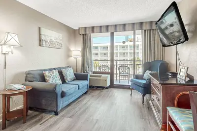 Image de Third-floor ocean-view condo with pool, hot tub, Ac & WiFi - dogs Ok