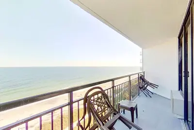 Image de Oceanfront condo on 10th floor w/ Ac, WiFi, pool/hot tub - snowbird friendly