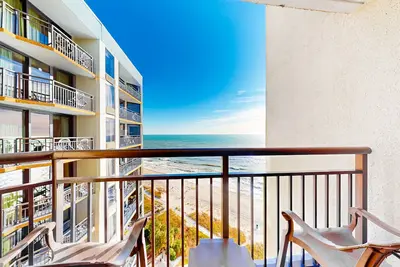Image de 17th-floor oceanfront studio with gym, Ac, pool & hot tub - snowbird-friendly