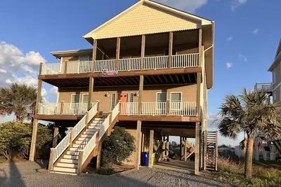 Image de Laughing Pelican - Direct oceanfront. Amazing views! Huge decks, hot tub!