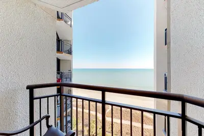 Image de 15th-floor ocean-view studio with gym, pool, hot tub & Ac - dog-friendly