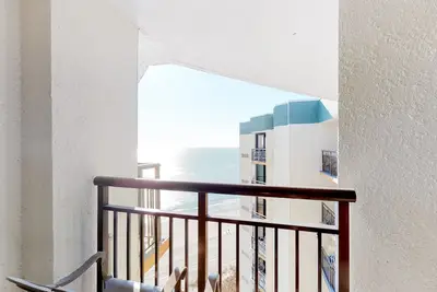 Image de 19th-floor ocean-view studio with WiFi, pool, hot tub & Ac - dog-friendly