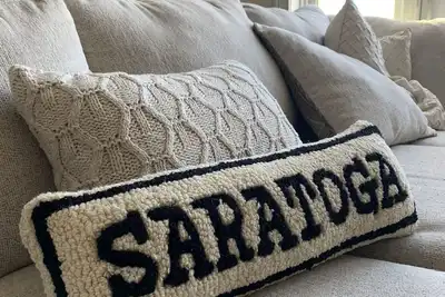 Image de Gorgeous Modern but Cozy -2b2b Condo -Broadway Downtown Saratoga!