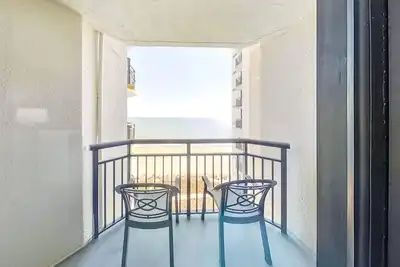 Image de 12th-floor ocean-view studio with pool, hot tub, Ac & WiFi - dog-friendly