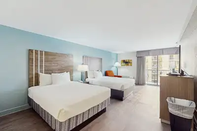 9th-floor studio with partial ocean view, pool, hot tub, & Ac