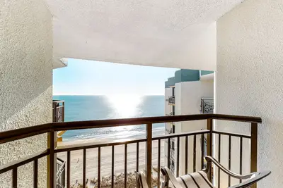 Image de 19th-floor ocean-view studio with gym, Ac, pool & hot tub - dog-friendly