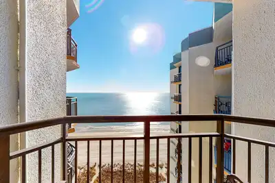 Image de 18th-floor ocean-view studio with pool, hot tub, WiFi & Ac - dog-friendly