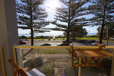Image de Oceanview Beachfront Semaphore self contained 2 bedroom apartment