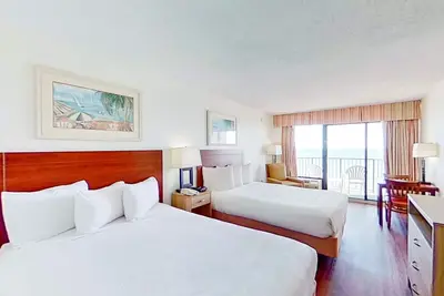 Image de 9th-floor oceanfront studio near beach with pool/hot tub access - dog-friendly