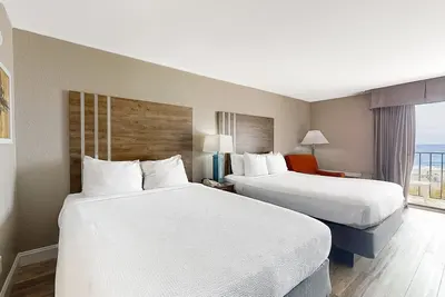 Image de 3rd-floor oceanfront studio with central Ac, pool, & hot tub