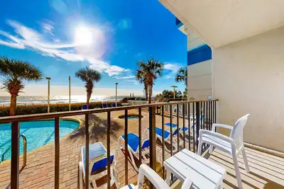 Image de 1st-floor oceanfront studio with pool, hot tub, lazy river, Ac & gym