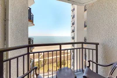 Image de 8th-floor ocean-view studio with Ac, WiFi, pool & hot tub - dog-friendly