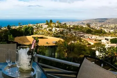 Image de 50% off Winter Rates, Great Double Wrap Around Views Unequaled Value!