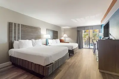 Image de 2nd-floor studio with pool, hot tub, balcony & lazy river