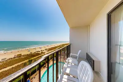 Image de Carolinian Beach Resort 5th-floor oceanfront studio with Ac, pool, & hot tub