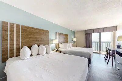 10th-floor oceanfront studio with Ac, pool, hot tub, & gym