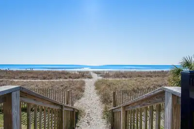Image de 12th-floor oceanfront studio with Ac, WiFi, pool & hot tub - dog-friendly