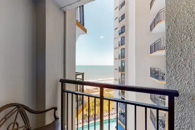 Image de 7th-floor ocean-view studio with gym, pool, hot tub & WiFi - dog-friendly