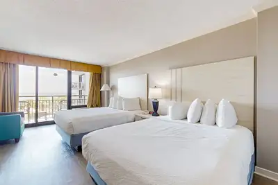 Image de 3rd-floor ocean-view studio with WiFi, Ac, pool & hot tub - snowbirds Ok